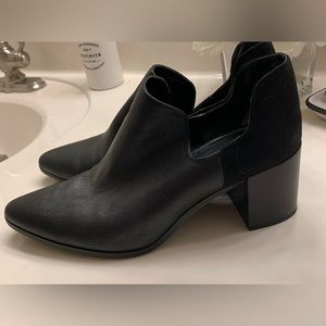 Charles David heeled booties size 10 black